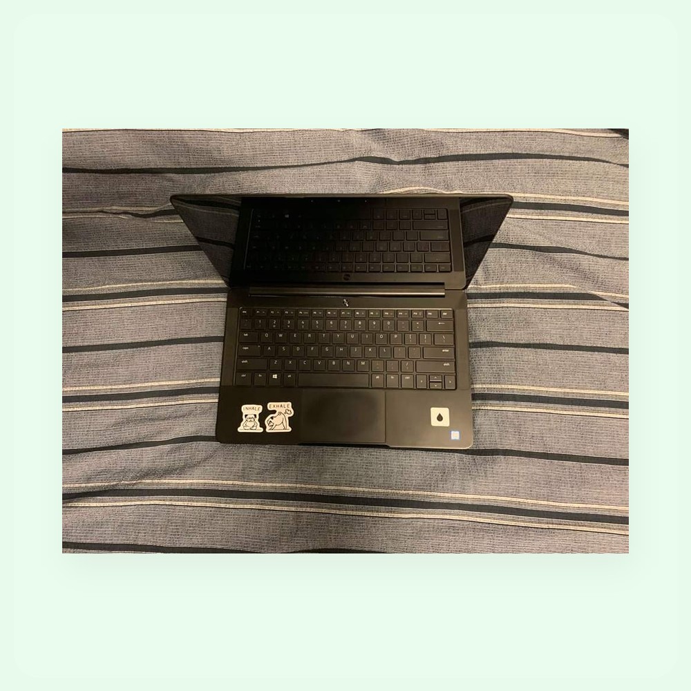 RAZER BLADE AI 9 HX 370 32GB 2TB RTX5090 240HZ QHD+ OLED
